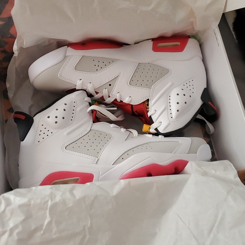 Shoes - Picture 3 of 8